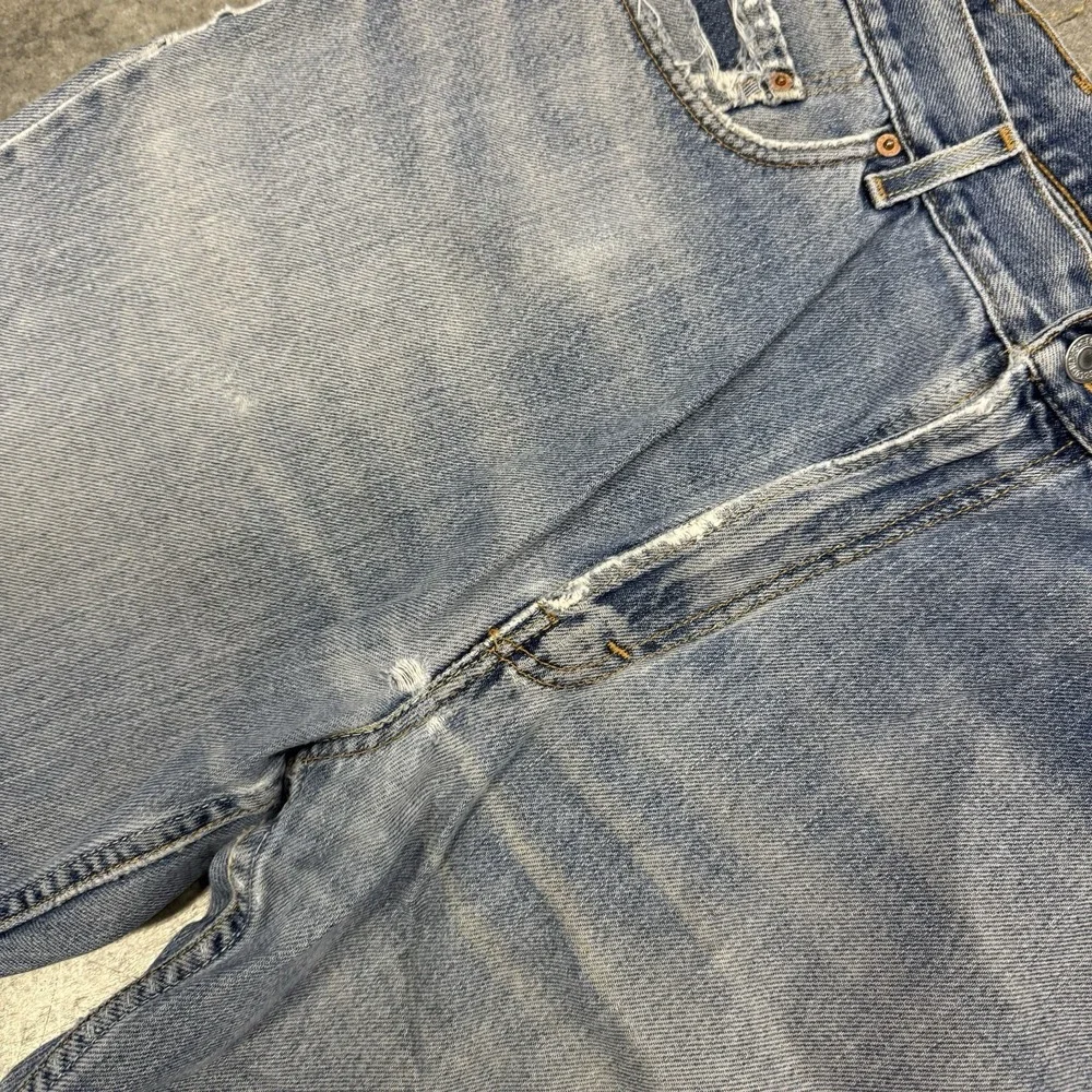 Vintage Levi's 550 Jeans Mens 36x29 Blue Light Wash Relaxed Fit Denim Thrashed